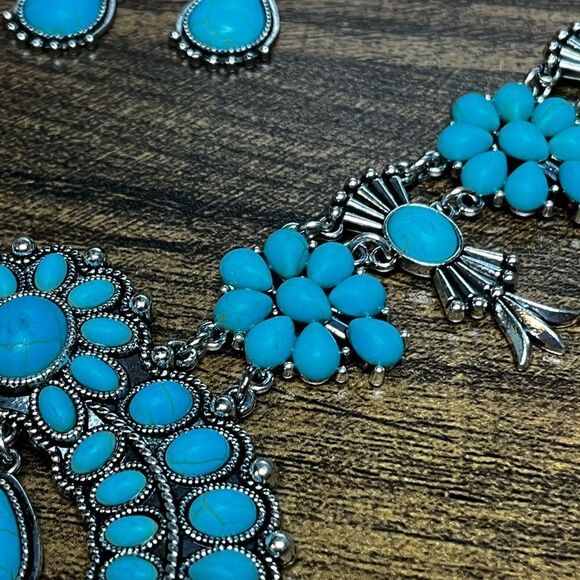 Fake Turquoise Pendant Necklace & Drop Earrings set - Picture 10 of 13